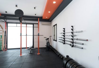 Kettlebells, bilancieri, corpo libero e molto altro Kettlebells, bilancieri, corpo libero e molto altro